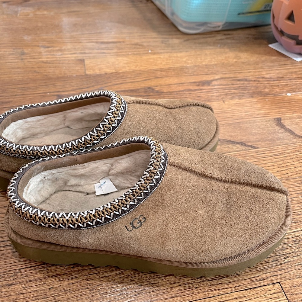 Women’s Ugg tazmens